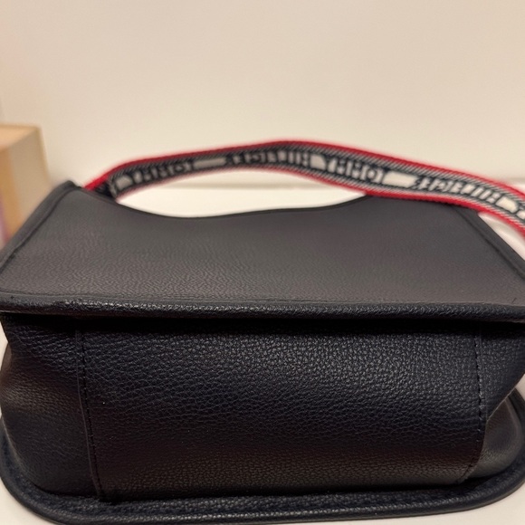 Tommy Hilfiger Navy Blue Monogram Crossbody Bag 45” Total Strap Length - Picture 10 of 16